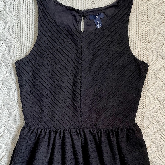 🌼2 for $20🌼 Textured Black Stripe Fit and Flare Mini Dress - Gap - Picture 2 of 11